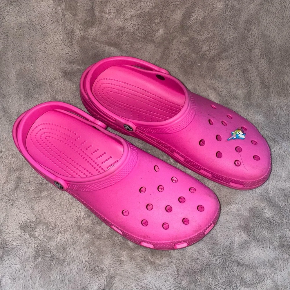CROCS | Pink Flats with Breathable Design and Textured Soles - Picture 2 of 7